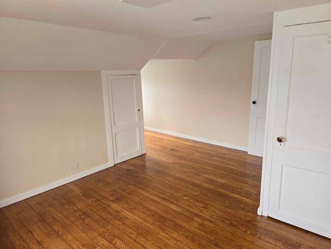 Building Photo - 3 bedroom in sought after Nutley