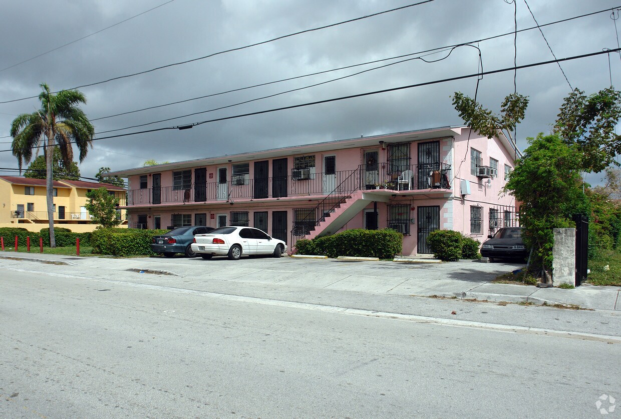 Foto del edificio - 3015 NW 8th Ave