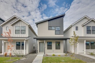 Building Photo - 11057 W Crestwater St