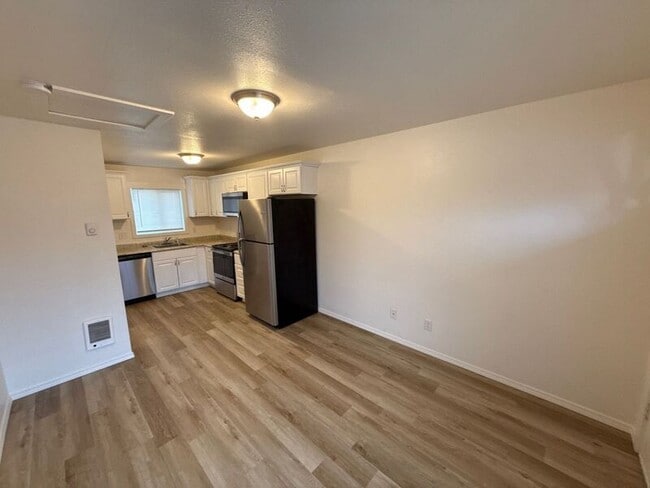 Foto del edificio - 3357 Portland Rd NE