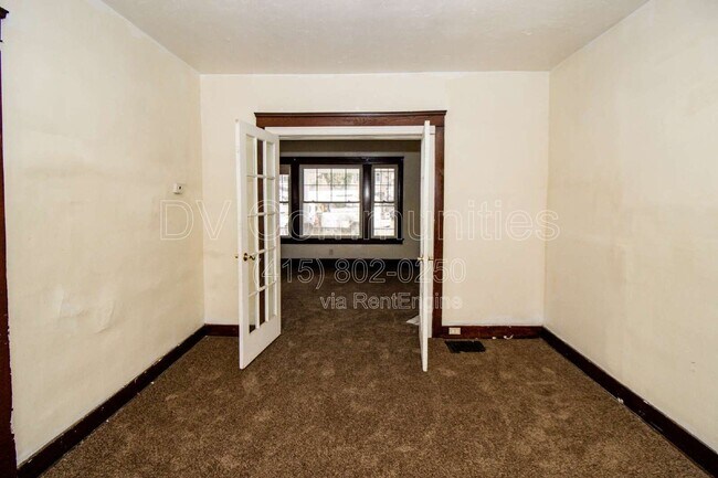 Foto del edificio - 9711 Parmelee Ave