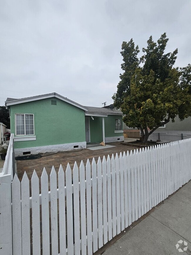 Building Photo - 15306 Bellflower Blvd