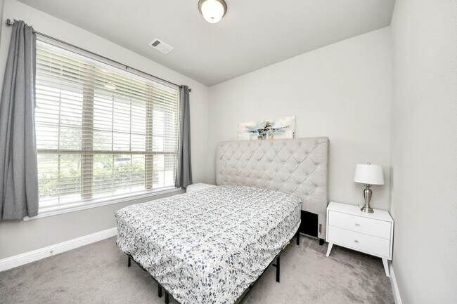 Foto del edificio - 6331 Cambrai Wood Ln