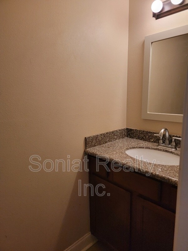 2253 W Robert E Lee Blvd, New Orleans, LA 70124 House Rental in New