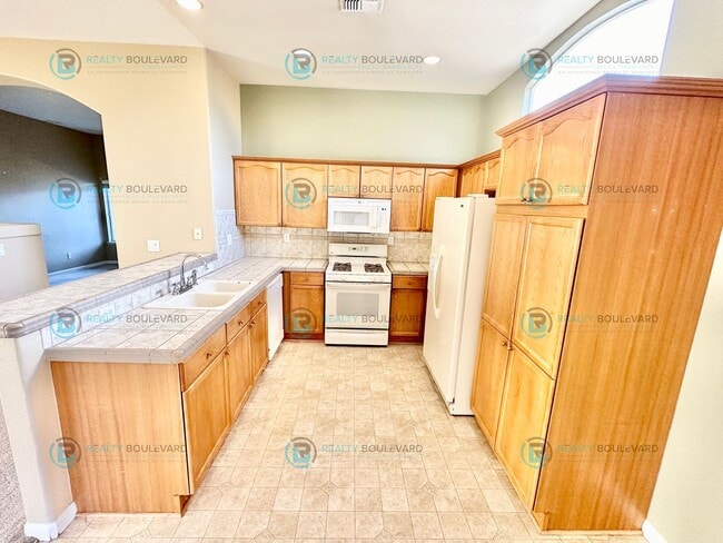 Foto del edificio - Open Layout, Big Yard, Great Location—This One Has It All!