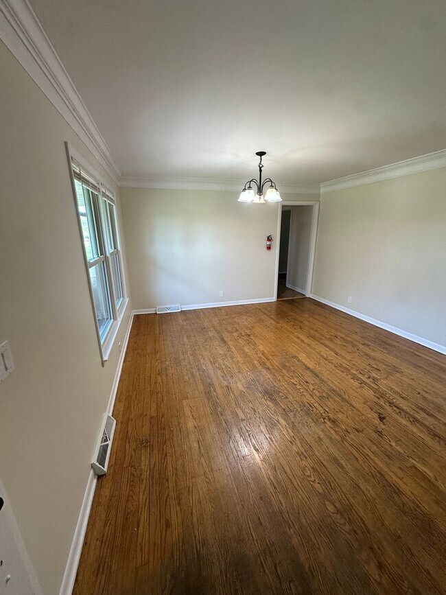 Foto del edificio - 4 BR, 2 BA, Fenced In Backyard with Storag...