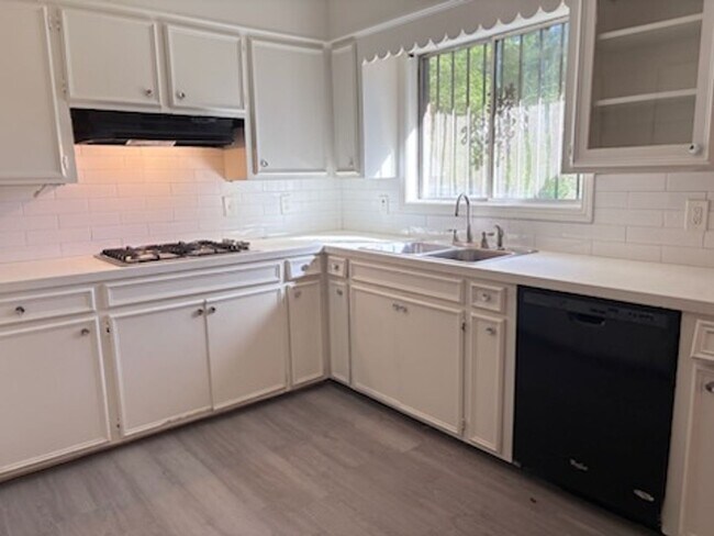 Foto del edificio - 5408 Keele St