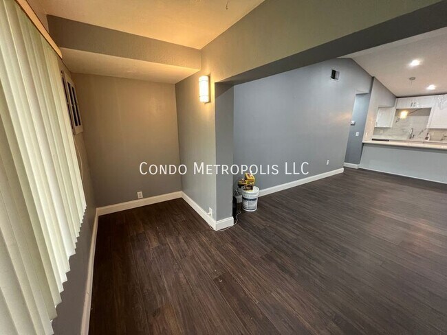 Building Photo - 5039 Vineland Rd