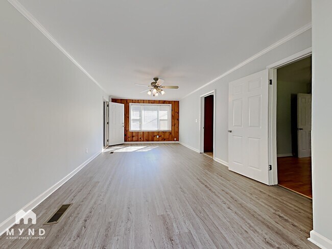 Building Photo - 906 5th Ave SW