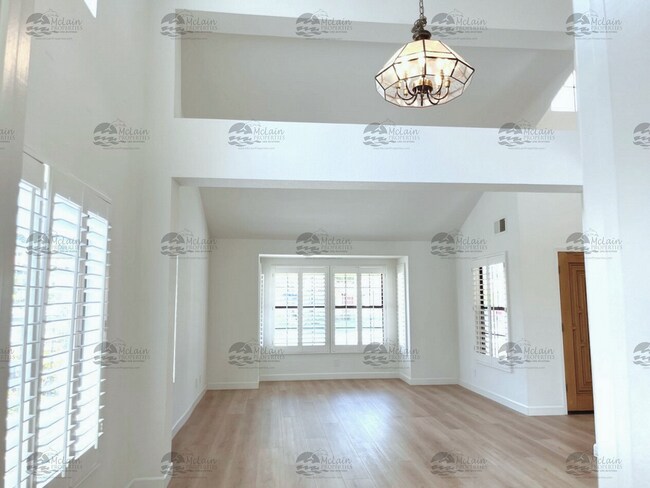 Foto del edificio - Shadowridge  Gorgeous 3 Bedroom Home In Desirable Neighborhood / Vista