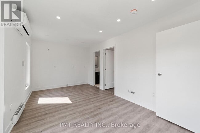 Building Photo - 531 Delaware Ave N