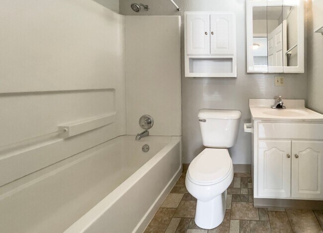 Building Photo - Close to Campus