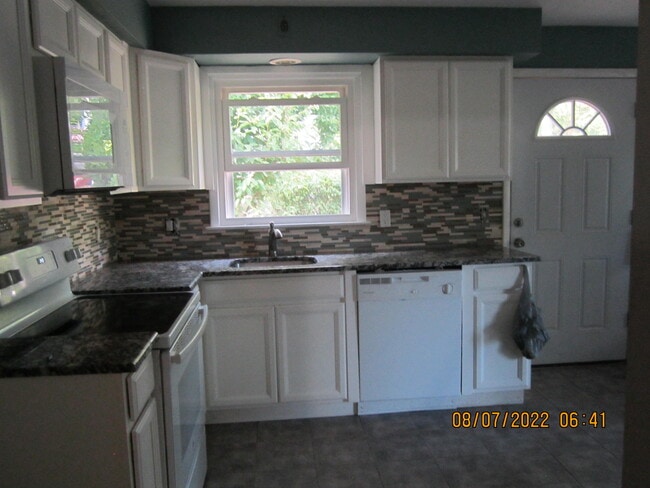 Building Photo - 322 Squaw Trl