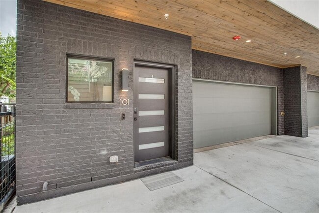 Building Photo - 2719 Reagan St