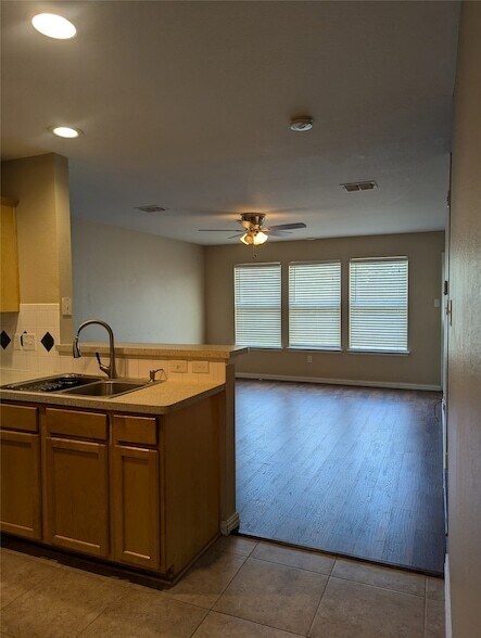 Foto del edificio - 8820 Wagon Trail