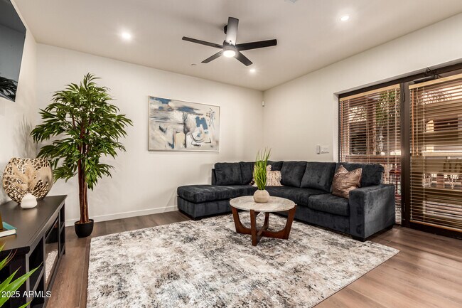 Foto del edificio - 12005 N Panorama Dr