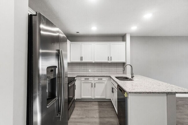 Building Photo - 301 Longshadow Trail - Model Townhome