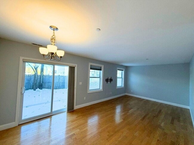 Foto del edificio - 75 Deerwood Dr