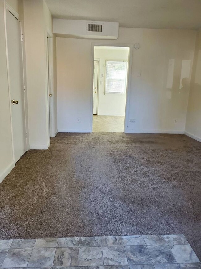 Building Photo - Coming Soon 2 bedroom Town Home