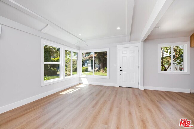Foto del edificio - 4524 Laurel Canyon Blvd