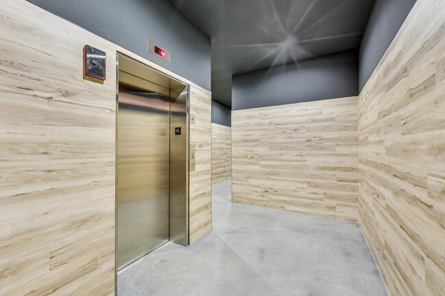 Building Photo - 2 bedroom in Chicago IL 60622