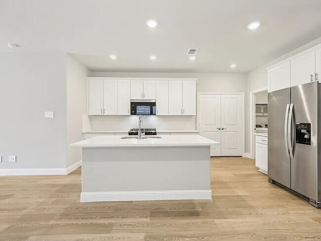 Building Photo - 1202 Booker Dr