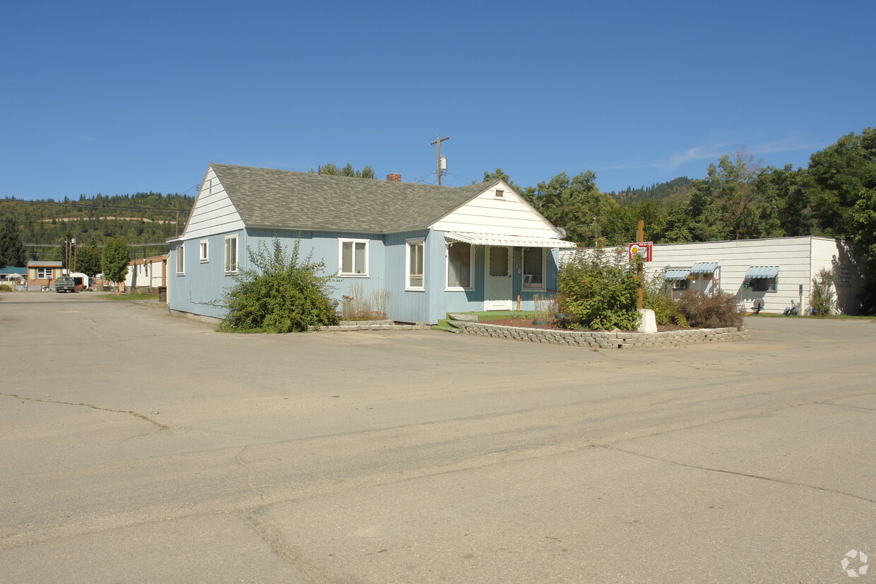 Building Photo - 716 Main St