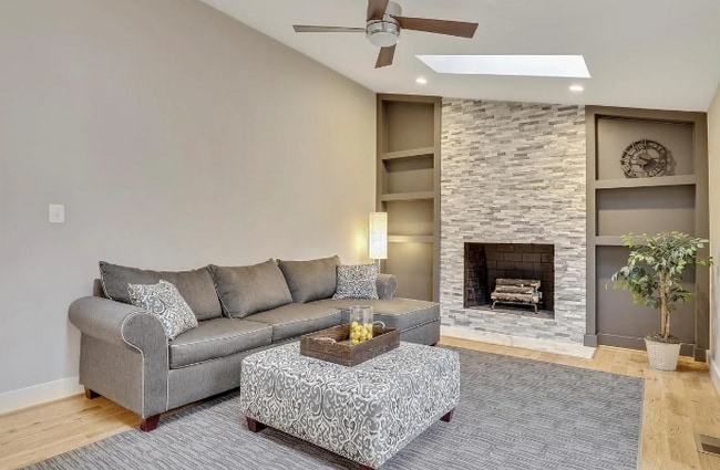 Foto del edificio - 705 Symphony Woods Dr