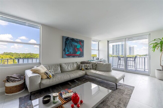 Foto del edificio - 16546 NE 26th Ave
