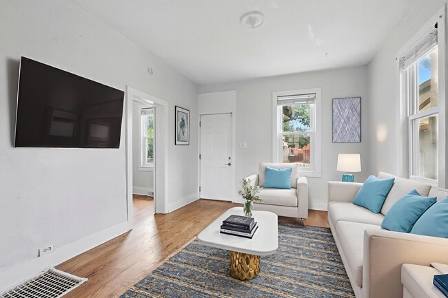 Building Photo - 207 Galapago St