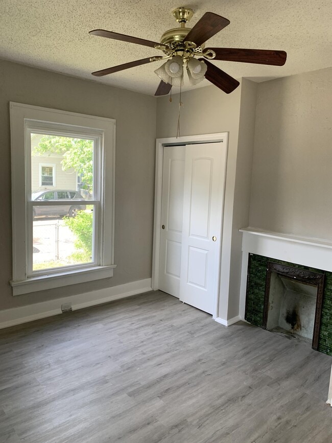 Building Photo - 1329 Schaeffer St
