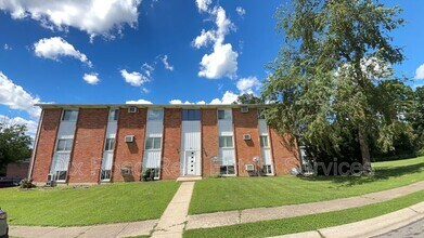 Building Photo - 2 Hampshire Ct