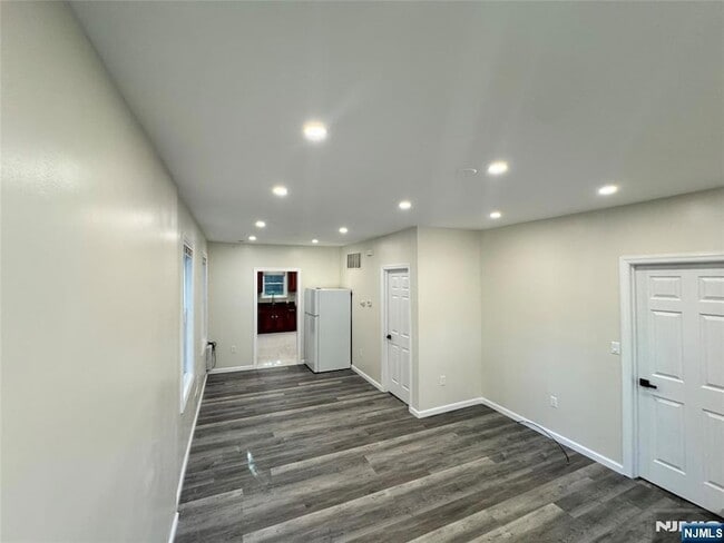 Building Photo - 628 Lincoln Ave