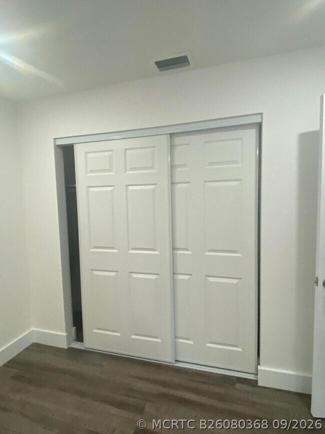Building Photo - 4683 Hairland Dr