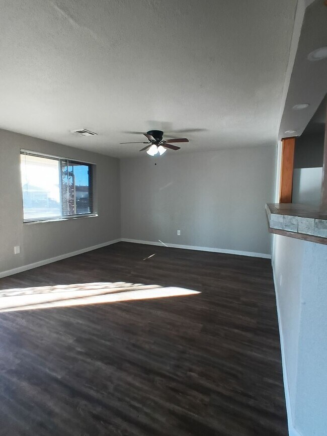 Foto del edificio - Cute Remodel - Midwest City Schools!