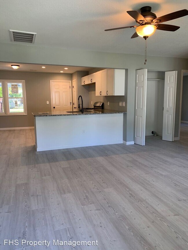 Foto del edificio - 3 br, 2 bath House - 804 N West