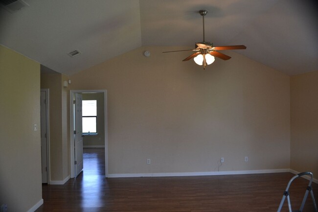 Building Photo - Lovely 4 bed 2 bath coming soon!!