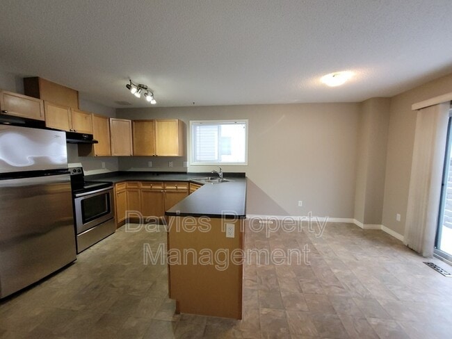Building Photo - 130 Hyndman Cres NW