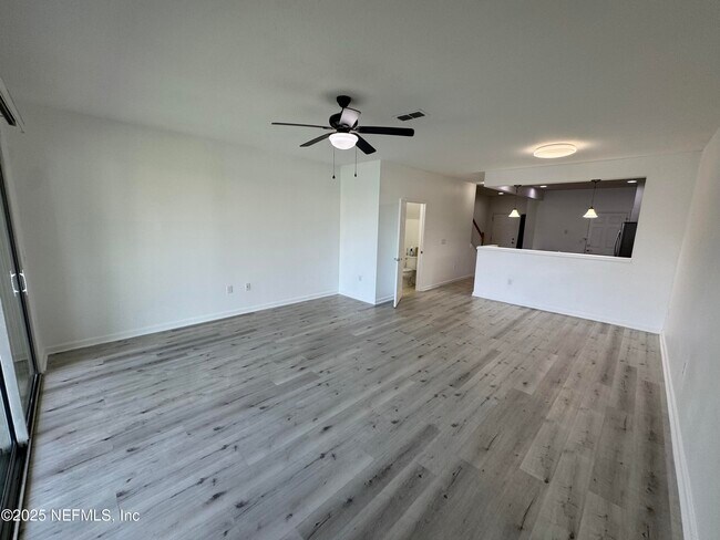 Foto del edificio - 6798 Roundleaf Dr