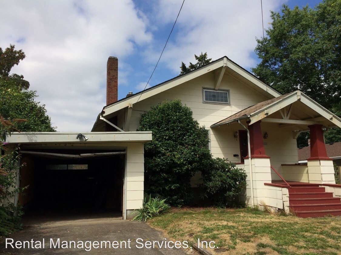 Foto principal - 3 br, 1 bath House - 3237 NE 62nd