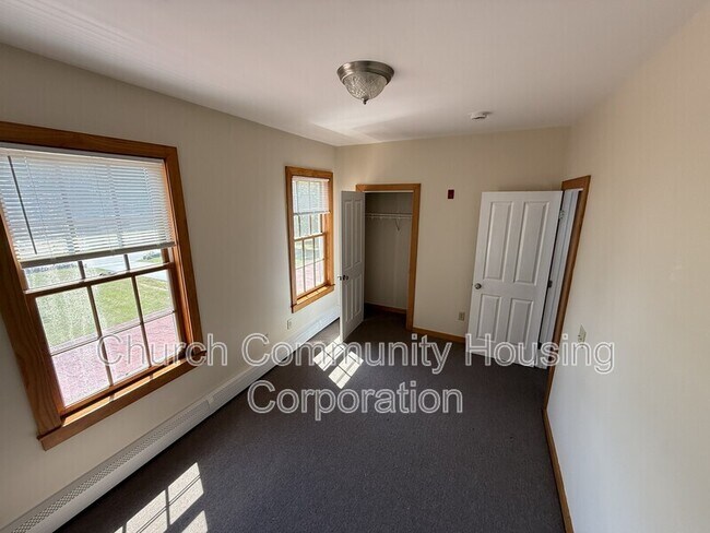 Building Photo - 171 Conanicus Ave