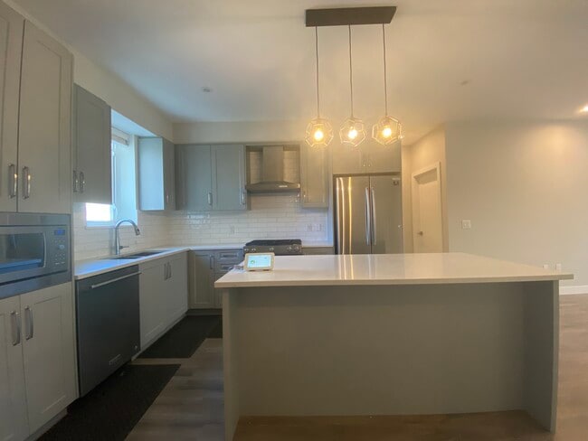 Building Photo - 15436 31 Av