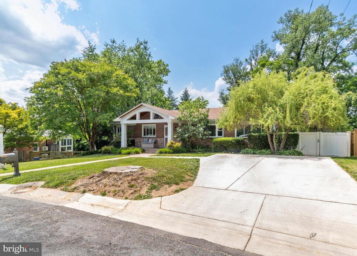 2917 Terrace Dr, Chevy Chase, MD 20815 House for Rent in Chevy Chase