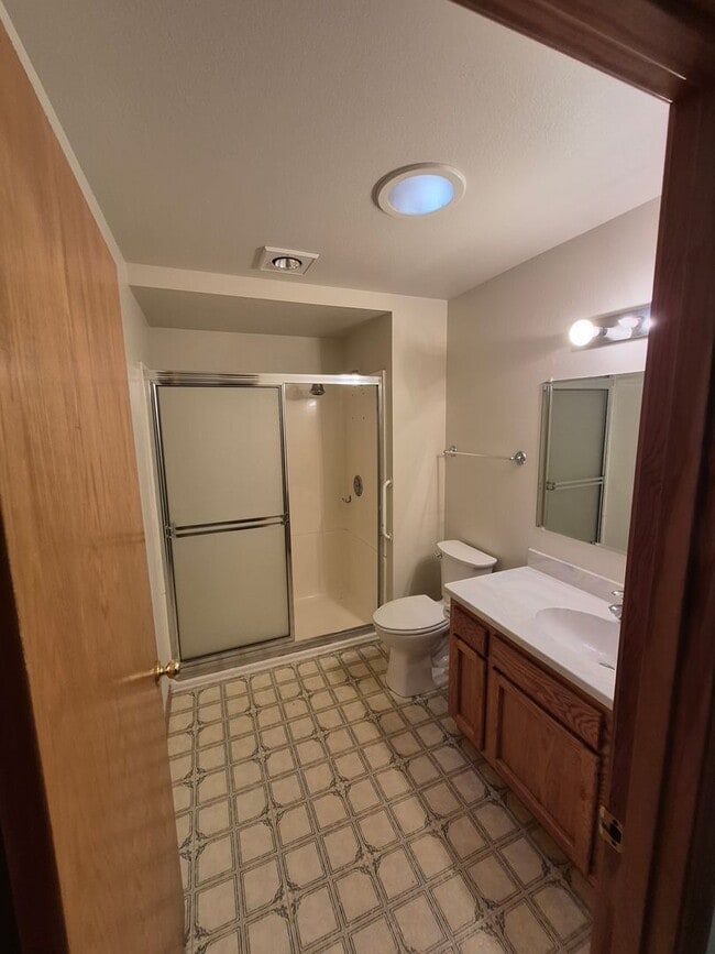 Building Photo - 3BR/2BA NE Bend Home