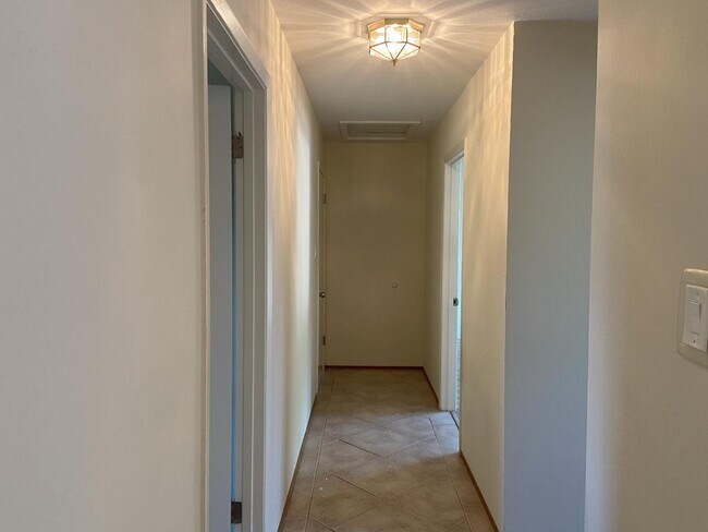Building Photo - 1554 Roosevelt Ave