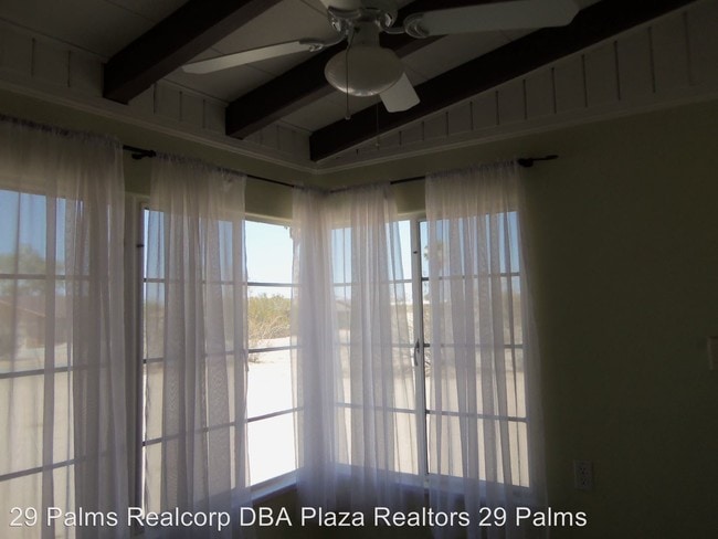 Building Photo - 74375 Cottonwood Dr