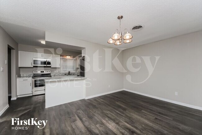 Building Photo - 881 Park Manor Dr