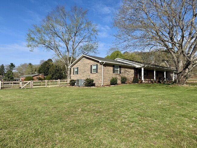 Foto del edificio - 4527 Terrace View Rd