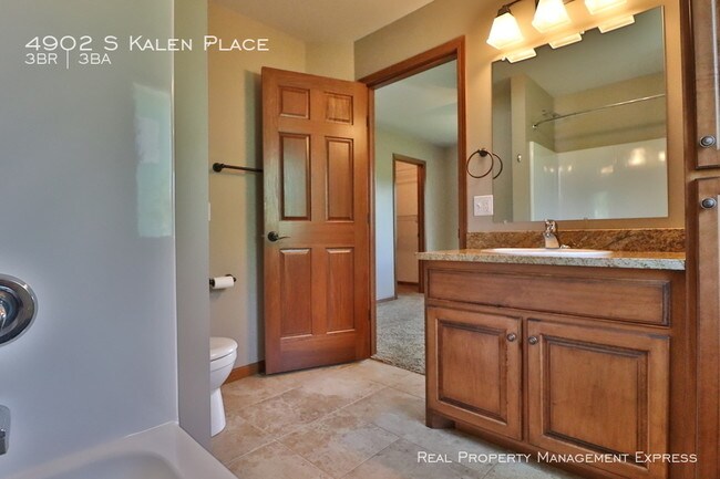 Building Photo - 4902 S Kalen Pl