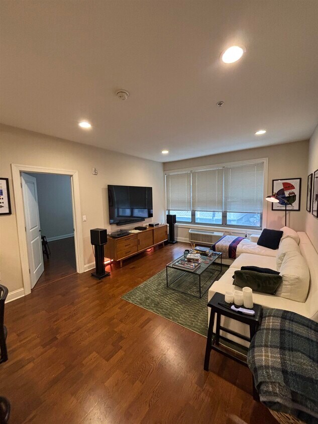 Foto principal - 100 Marshall St